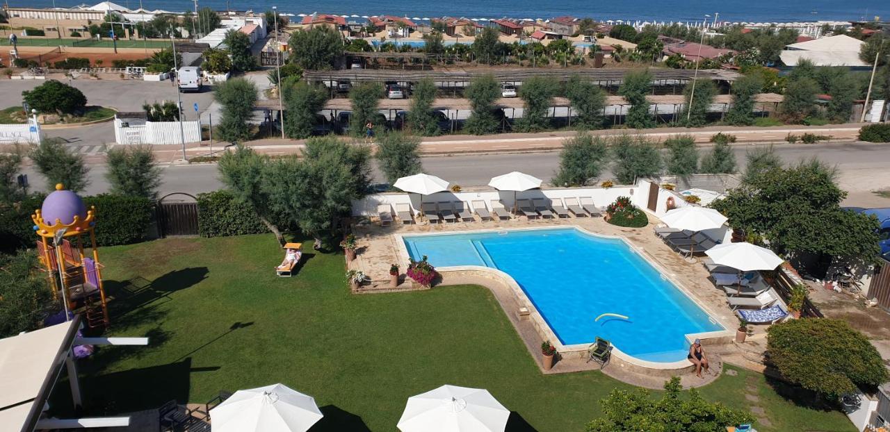 Hotel Corallo Fregenae Exterior photo